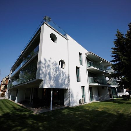 Villa Bauhaus Wellness Apartman 202 Siófok Exterior foto