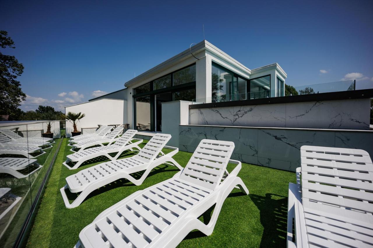 Villa Bauhaus Wellness Apartman 202 Siófok Exterior foto